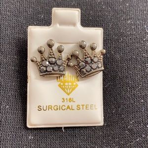 Crown Black/ sliver earrings